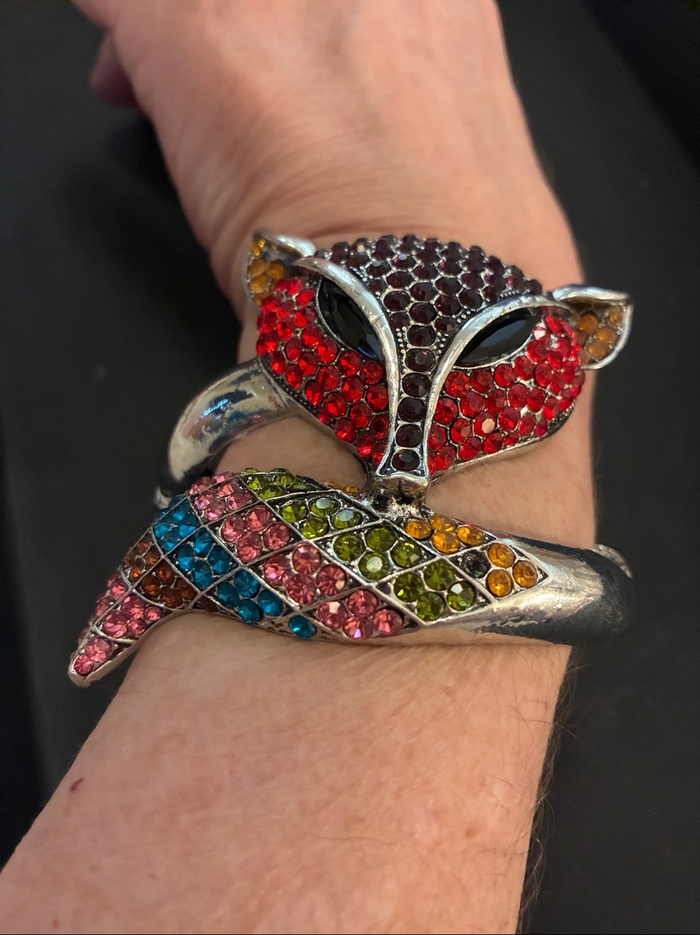Multicolor Fox Crystal Wrap Bracelet.Silver-Tone Bracelet.
NWOT